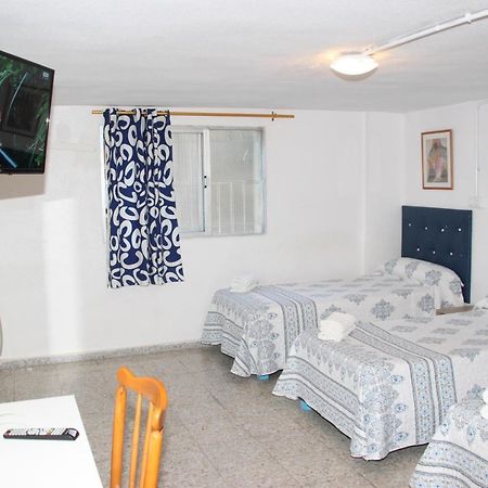 Pension La Lambra Azul อาลิกันเต ภายนอก รูปภาพ