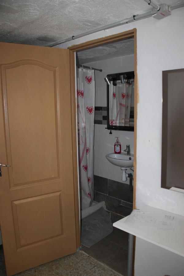 Pension La Lambra Azul อาลิกันเต ภายนอก รูปภาพ