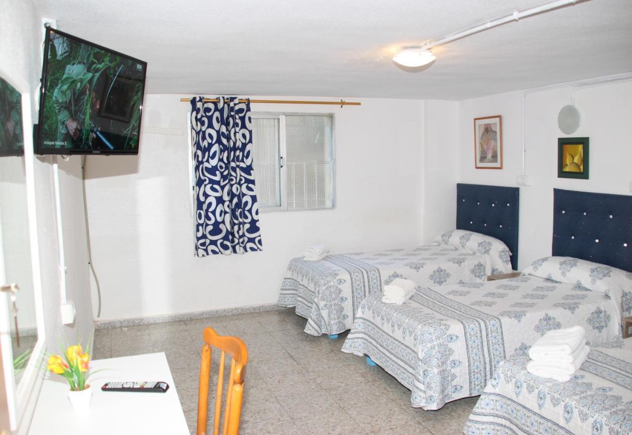 Pension La Lambra Azul อาลิกันเต ภายนอก รูปภาพ