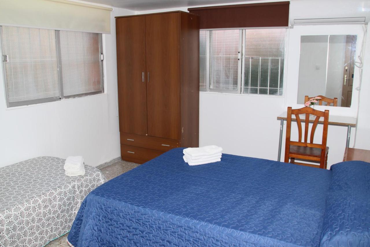 Pension La Lambra Azul อาลิกันเต ภายนอก รูปภาพ