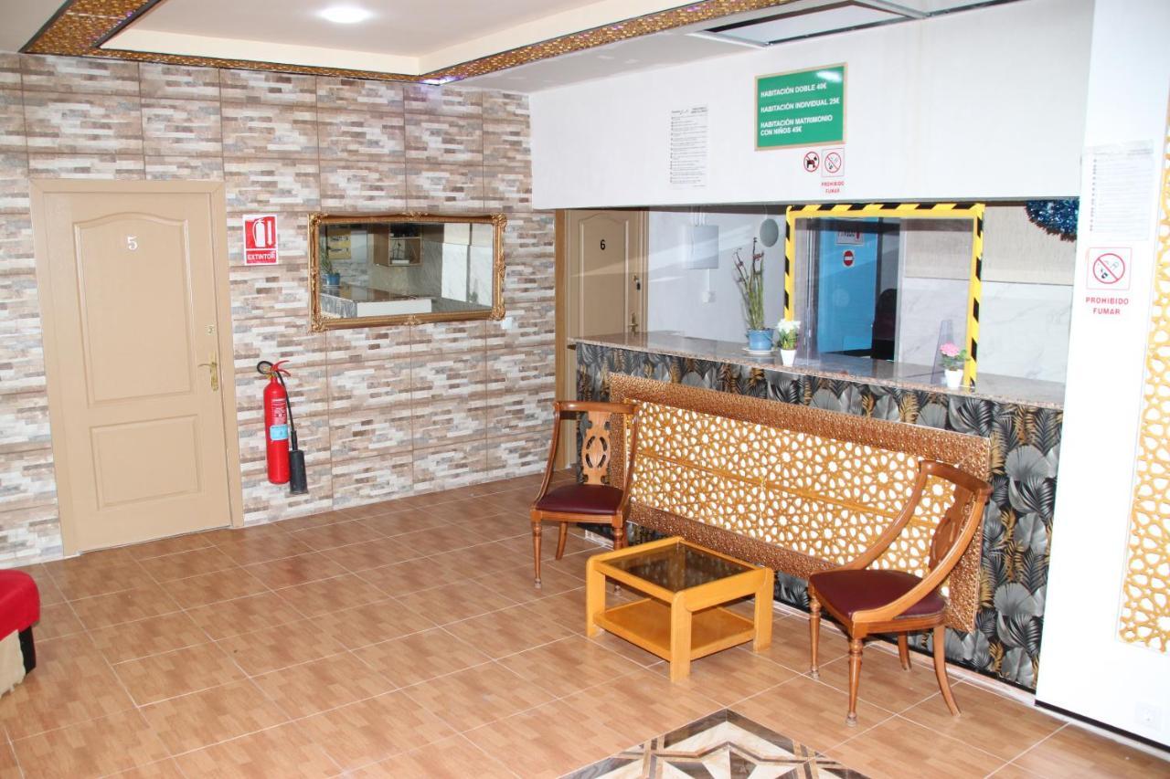 Pension La Lambra Azul อาลิกันเต ภายนอก รูปภาพ