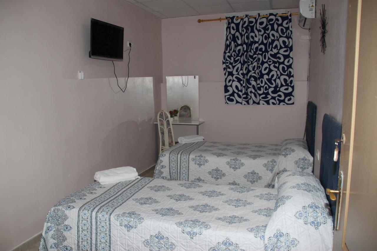Pension La Lambra Azul อาลิกันเต ภายนอก รูปภาพ