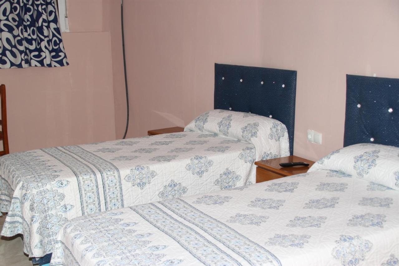 Pension La Lambra Azul อาลิกันเต ภายนอก รูปภาพ